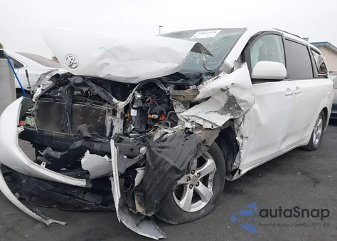 2011 Toyota Sienna Le V6 z USA, uszkodzony, nr VIN 5TDKK3DC4BS145664